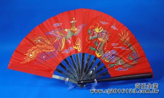 E-59太極扇(不銹鋼)(尼龍布)(紅色-白色骨)彩色龍鳳(大陸製)